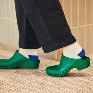 Calzuro Slip Resistant Clogs